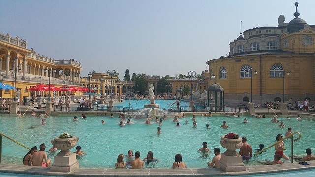 Gehen Sie mit Ihren Nachbarn in ein Thermalbad